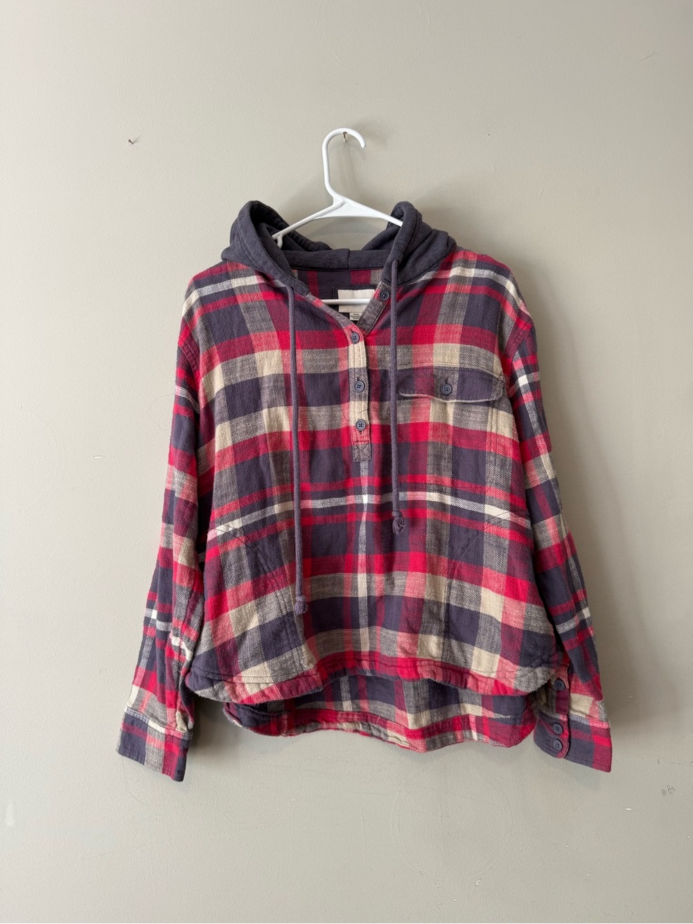 American Eagle Red and Navy Plaid Hoodie Pullover